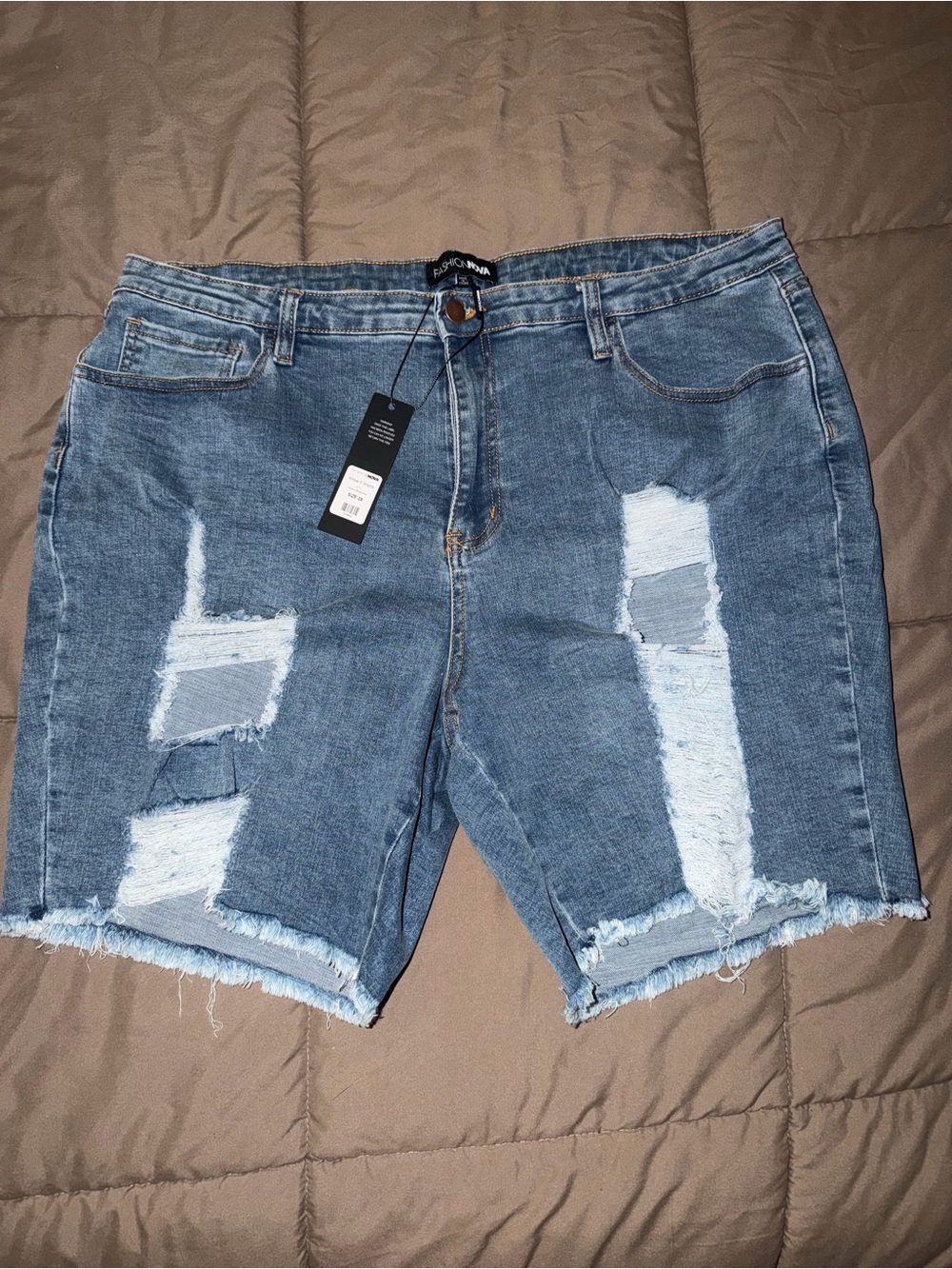 Fashion Nova - Khloe II Shorts Distressed Denim Bermuda Medium Wash